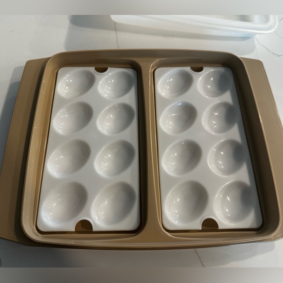 Vintage Tupperware deviled egg holder - Picture 3 of 8